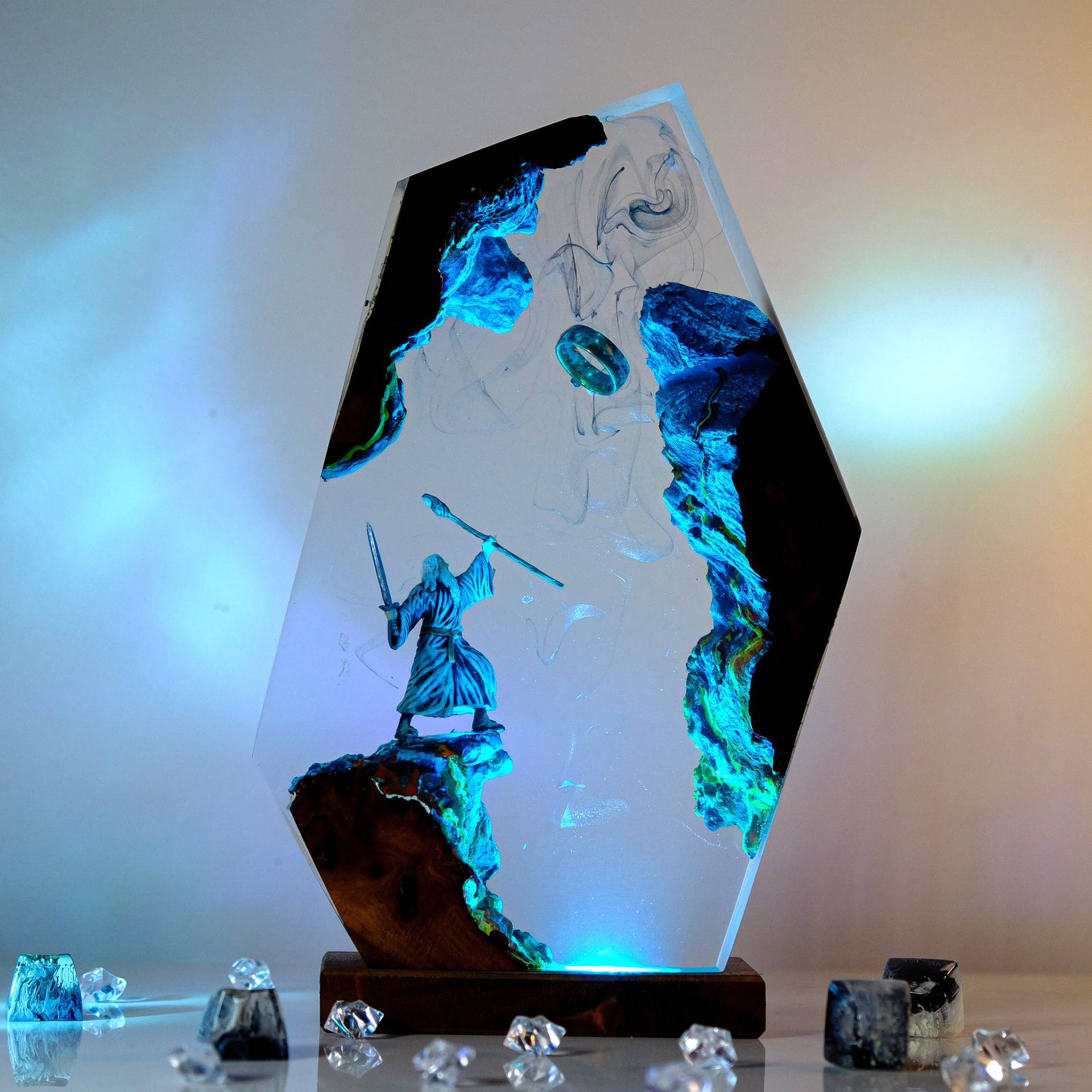 Lighting Decor Items - Figurka z sceny filmowej, stolik, lampa